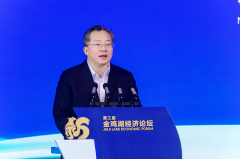 <b>大学国度成长研究院院长黄</b>